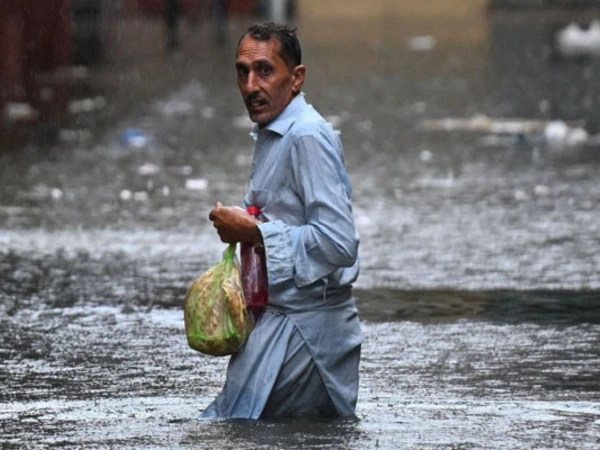 راولپنڈی میں موسلادھار بارش، نشیبی علاقے زیر آب، گھروں میں 6 فٹ تک پانی داخل