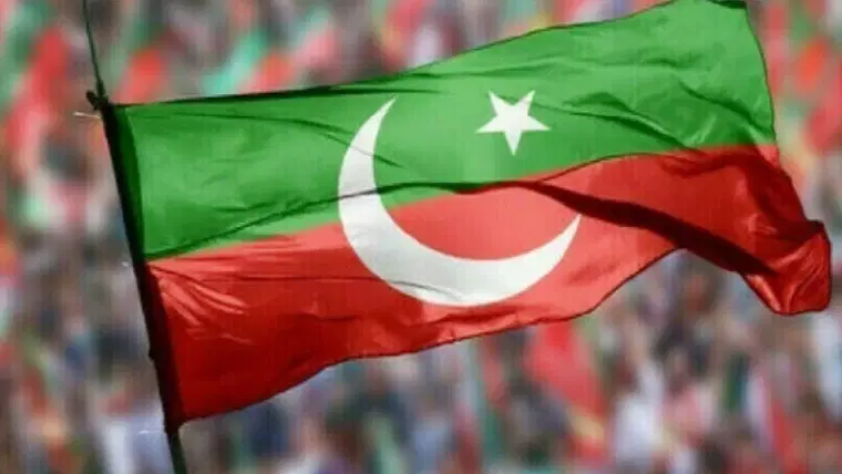 سوات سے تعلق رکھنے والے پی ٹی آئی کے ڈاکٹر امجد علی کی گزشتہ 13 سال کے دوران 51 مرتبہ بیرونِ ممالک سفر کرنے کا انکشاف